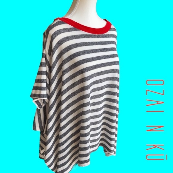 Asymmetric gray, and white top with red detail - Picture 1 of 10